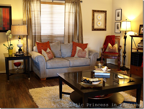 NEW BLOG AT www.hangingwiththehuies.com: Fall Décor: Living Room Edition